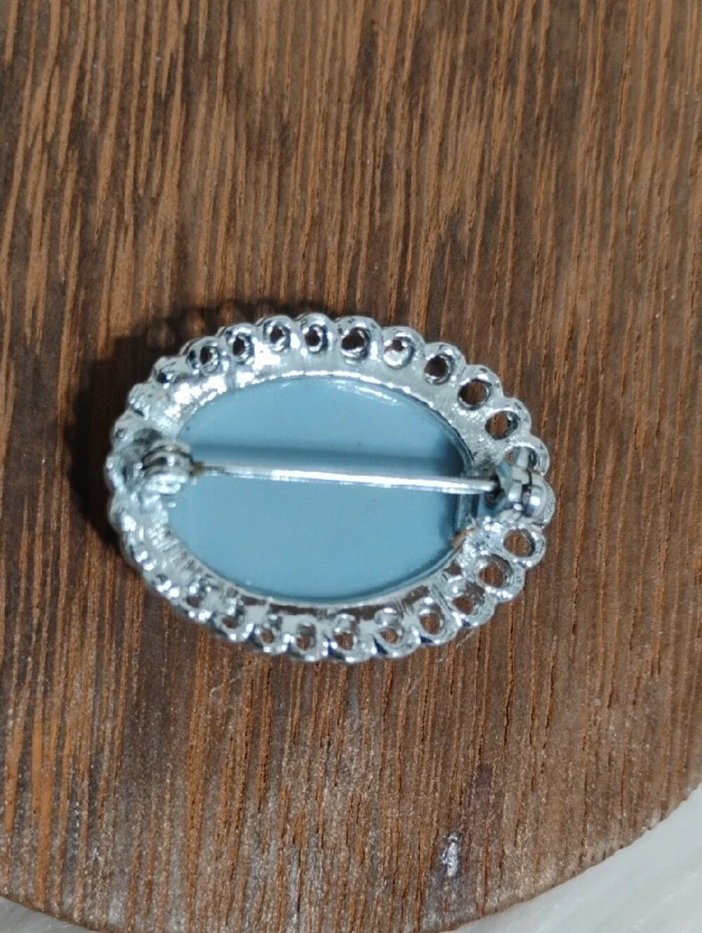 Elegant Vintage Blue/White Cameo Brooch